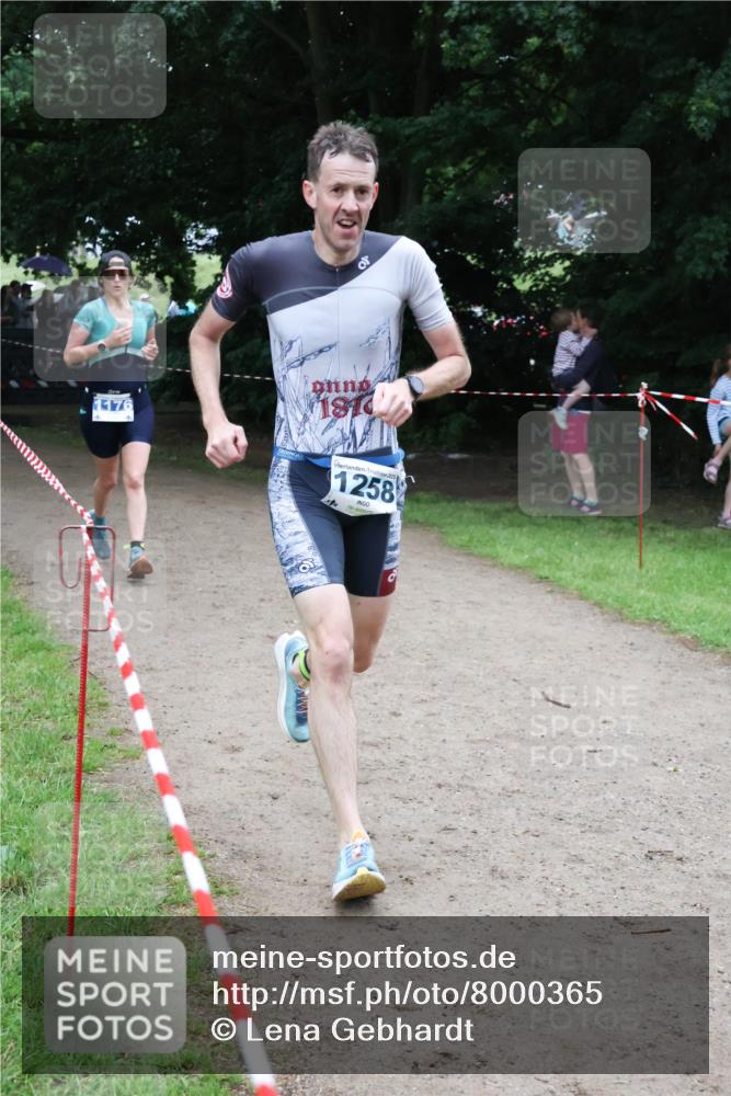 21.06.2025 - 27. Vierlanden-Triathlon Lena Gebhardt http://msf.ph/oto/8000365 15.06.2025 14:02:17 Laufen 1176, 181, 2125, 1258 meine-sportfotos.de