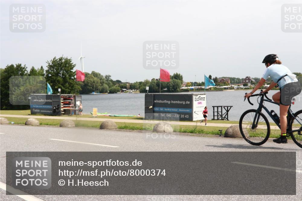 15.06.2025 - 27. Vierlanden-Triathlon H.Heesch http://msf.ph/oto/8000374 15.06.2025 11:41:03 Radfahren 649 meine-sportfotos.de