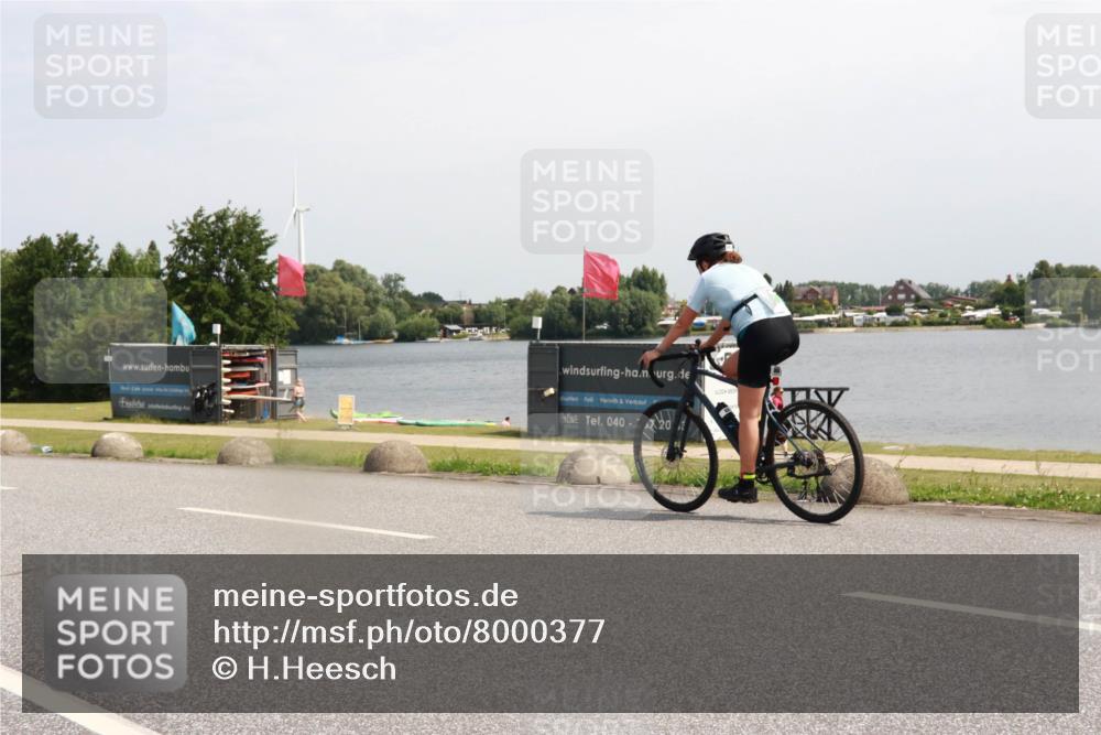 21.06.2025 - 27. Vierlanden-Triathlon H.Heesch http://msf.ph/oto/8000377 15.06.2025 11:41:03 Radfahren 649 meine-sportfotos.de