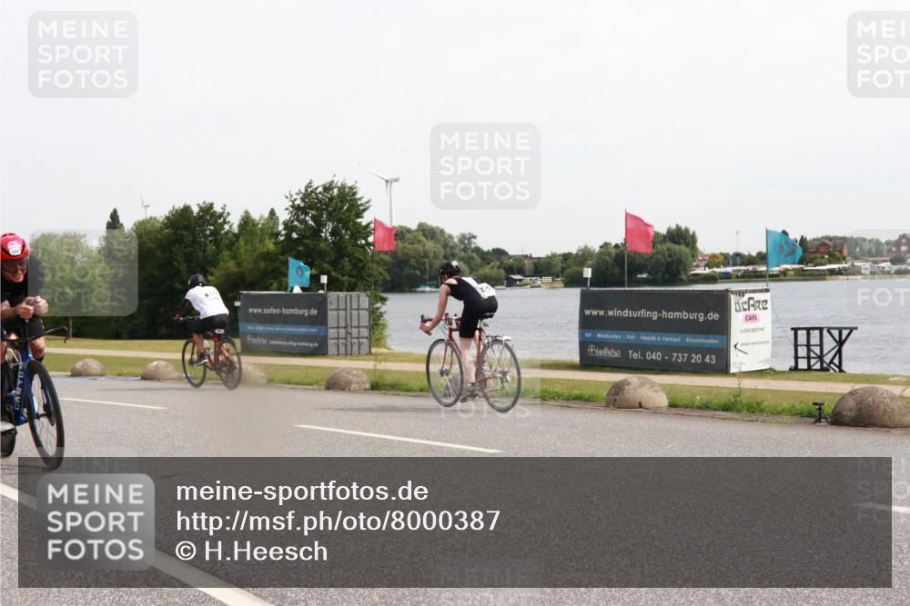 15.06.2025 - 27. Vierlanden-Triathlon H.Heesch http://msf.ph/oto/8000387 15.06.2025 10:27:48 Radfahren 75, 100, 505, 529, 552 meine-sportfotos.de