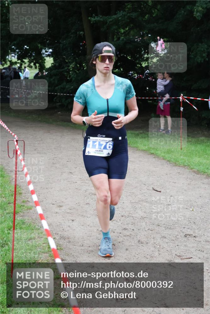 21.06.2025 - 27. Vierlanden-Triathlon Lena Gebhardt http://msf.ph/oto/8000392 15.06.2025 14:02:19 Laufen 1176, 14 meine-sportfotos.de