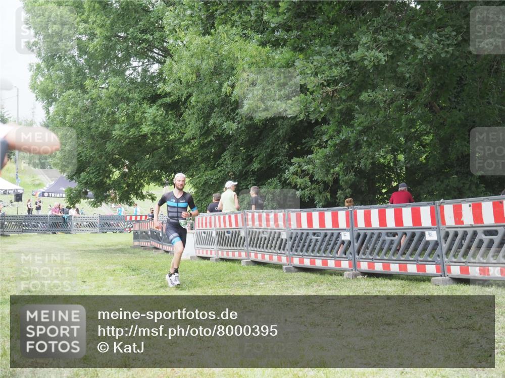 21.06.2025 - 27. Vierlanden-Triathlon KatJ http://msf.ph/oto/8000395 15.06.2025 12:54:21 Ziel 757, 999, 1000, 1001, 1003 meine-sportfotos.de