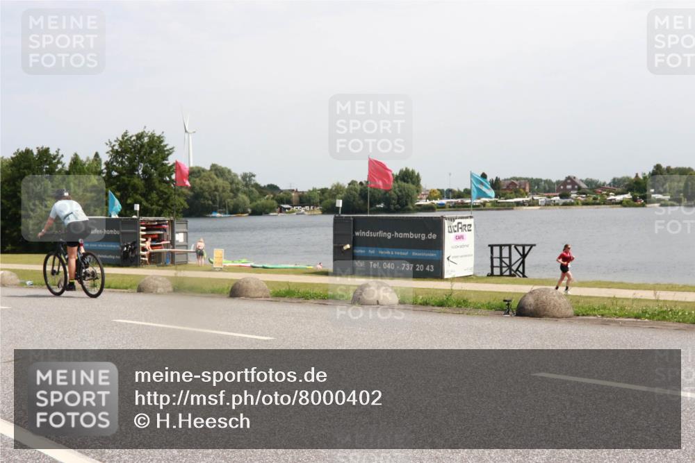 15.06.2025 - 27. Vierlanden-Triathlon H.Heesch http://msf.ph/oto/8000402 15.06.2025 11:41:04 Radfahren 649, 883 meine-sportfotos.de