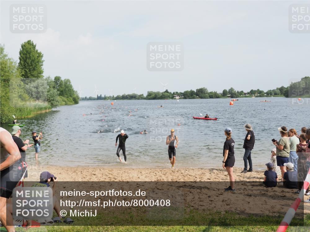 21.06.2025 - 27. Vierlanden-Triathlon MichiJ http://msf.ph/oto/8000408 15.06.2026 10:03:54 Schwimmen 415, 427, 436, 1398 meine-sportfotos.de