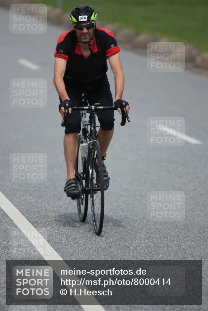 21.06.2025 - 27. Vierlanden-Triathlon H.Heesch http://msf.ph/oto/8000414 15.06.2025 12:34:22 Radfahren 824, 964 meine-sportfotos.de