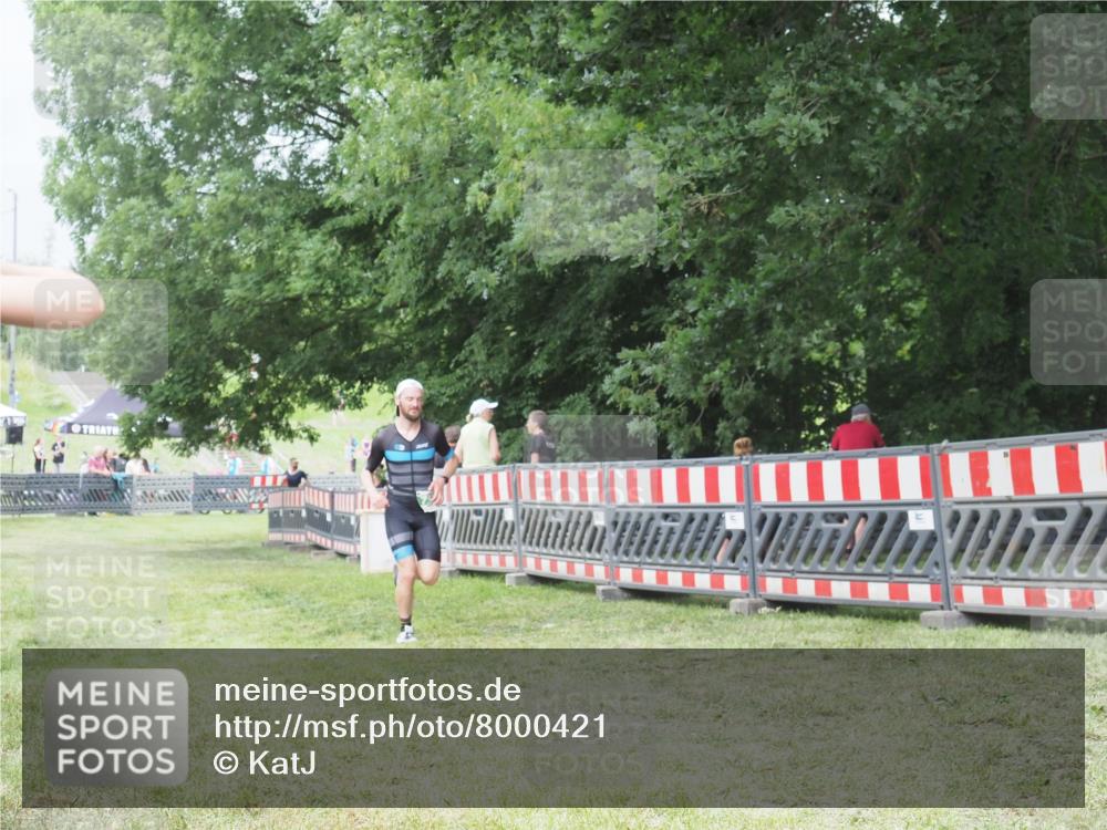 21.06.2025 - 27. Vierlanden-Triathlon KatJ http://msf.ph/oto/8000421 15.06.2025 12:54:21 Ziel 757, 999, 1000, 1001, 1003 meine-sportfotos.de