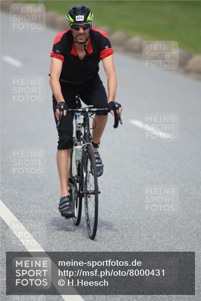 21.06.2025 - 27. Vierlanden-Triathlon H.Heesch http://msf.ph/oto/8000431 15.06.2025 12:34:22 Radfahren 824, 964 meine-sportfotos.de