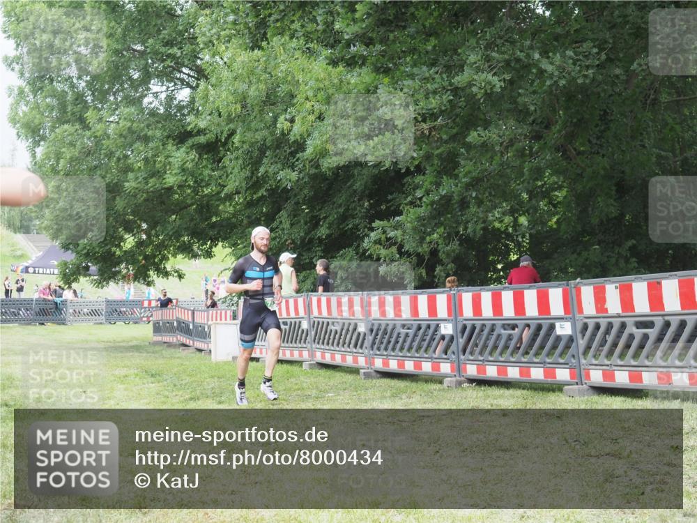 21.06.2025 - 27. Vierlanden-Triathlon KatJ http://msf.ph/oto/8000434 15.06.2025 12:54:21 Ziel 757, 999, 1000, 1001, 1003 meine-sportfotos.de
