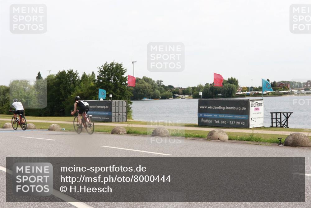 15.06.2025 - 27. Vierlanden-Triathlon H.Heesch http://msf.ph/oto/8000444 15.06.2025 10:27:49 Radfahren 49, 75, 100, 505, 529, 552 meine-sportfotos.de