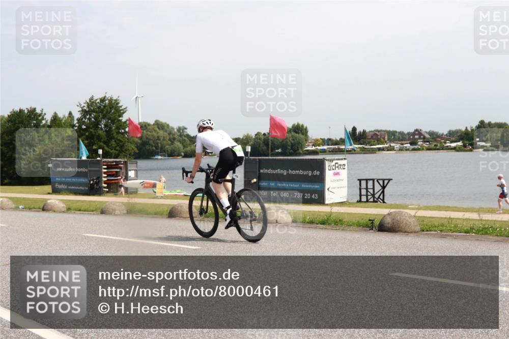 15.06.2025 - 27. Vierlanden-Triathlon H.Heesch http://msf.ph/oto/8000461 15.06.2025 11:41:07 Radfahren 649, 715, 883 meine-sportfotos.de
