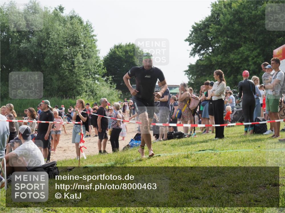 15.06.2025 - 27. Vierlanden-Triathlon KatJ http://msf.ph/oto/8000463 15.06.2025 09:57:13 Schwimmen 263, 296, 1399 meine-sportfotos.de