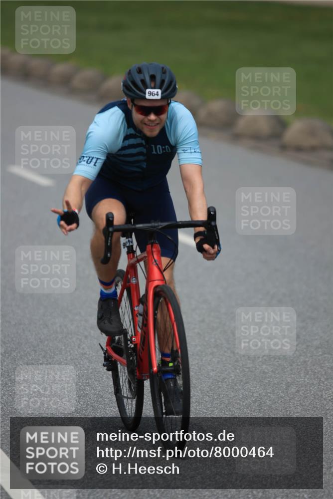 21.06.2025 - 27. Vierlanden-Triathlon H.Heesch http://msf.ph/oto/8000464 15.06.2025 12:34:24 Radfahren 824, 964, 1010, 1013 meine-sportfotos.de