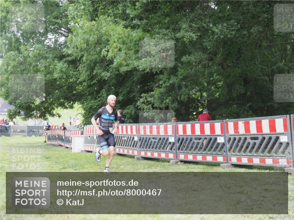 21.06.2025 - 27. Vierlanden-Triathlon KatJ http://msf.ph/oto/8000467 15.06.2025 12:54:22 Ziel 757, 999, 1000, 1001, 1003 meine-sportfotos.de