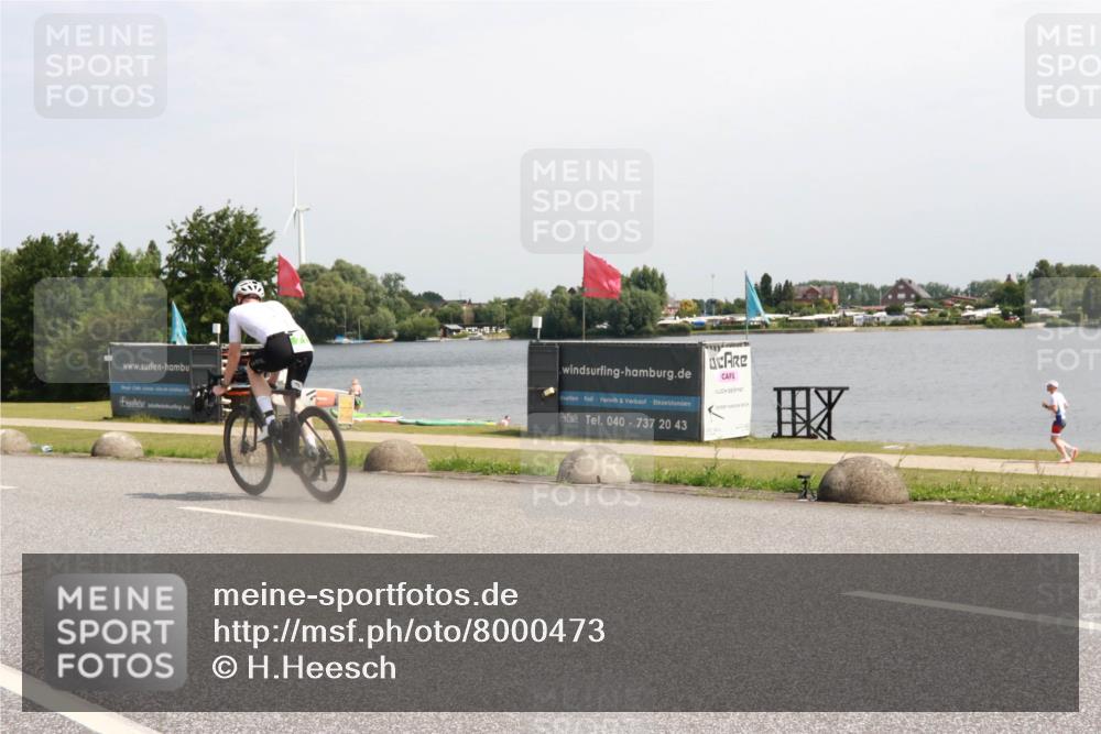 15.06.2025 - 27. Vierlanden-Triathlon H.Heesch http://msf.ph/oto/8000473 15.06.2025 11:41:07 Radfahren 649, 715, 883 meine-sportfotos.de