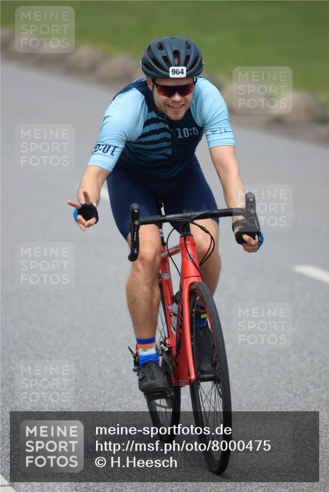 21.06.2025 - 27. Vierlanden-Triathlon H.Heesch http://msf.ph/oto/8000475 15.06.2025 12:34:24 Radfahren 824, 964, 1010, 1013 meine-sportfotos.de