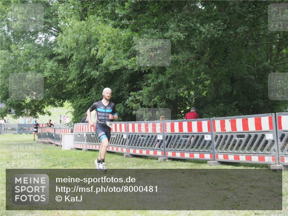 21.06.2025 - 27. Vierlanden-Triathlon KatJ http://msf.ph/oto/8000481 15.06.2025 12:54:22 Ziel 757, 999, 1000, 1001, 1003 meine-sportfotos.de