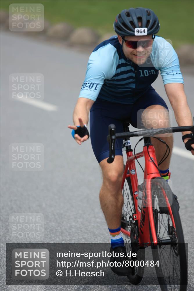 21.06.2025 - 27. Vierlanden-Triathlon H.Heesch http://msf.ph/oto/8000484 15.06.2025 12:34:24 Radfahren 824, 964, 1010, 1013 meine-sportfotos.de