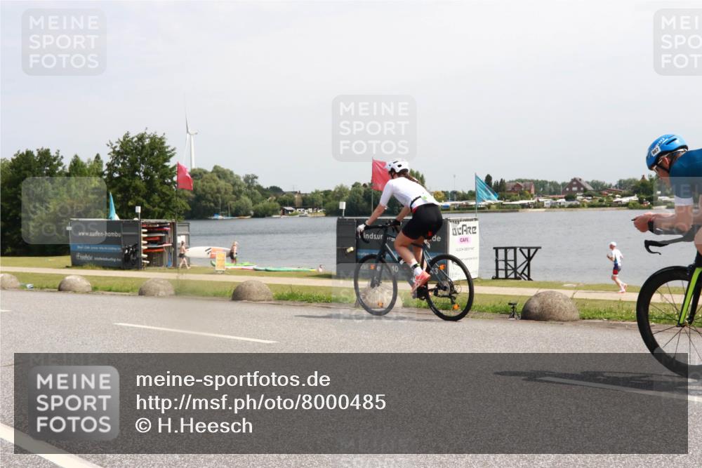 15.06.2025 - 27. Vierlanden-Triathlon H.Heesch http://msf.ph/oto/8000485 15.06.2025 11:41:08 Radfahren 649, 715, 867, 883 meine-sportfotos.de
