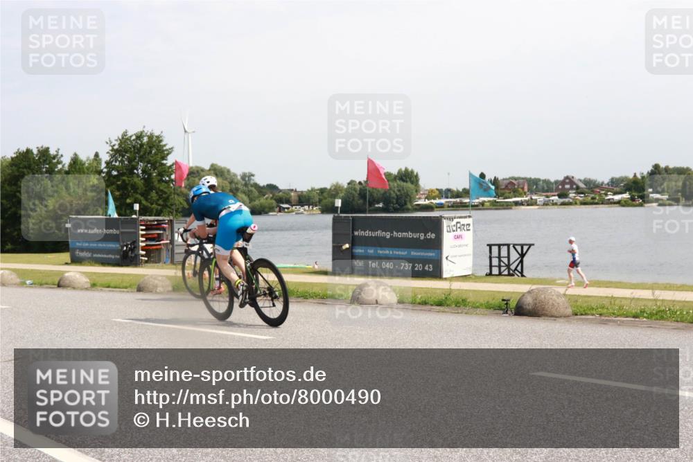 21.06.2025 - 27. Vierlanden-Triathlon H.Heesch http://msf.ph/oto/8000490 15.06.2025 11:41:08 Radfahren 649, 715, 867, 883 meine-sportfotos.de