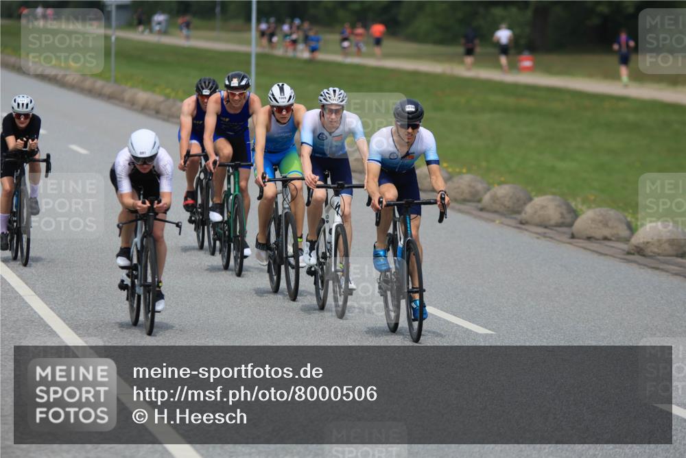 21.06.2025 - 27. Vierlanden-Triathlon H.Heesch http://msf.ph/oto/8000506 15.06.2025 12:34:32 Radfahren 891, 911, 944, 1009, 1010, 1011, 1012, 1013 meine-sportfotos.de