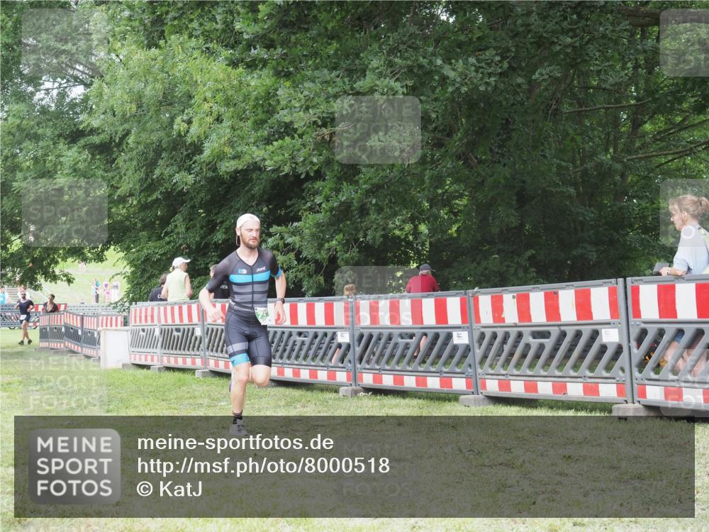 21.06.2025 - 27. Vierlanden-Triathlon KatJ http://msf.ph/oto/8000518 15.06.2025 12:54:22 Ziel 757, 999, 1000, 1001, 1003 meine-sportfotos.de