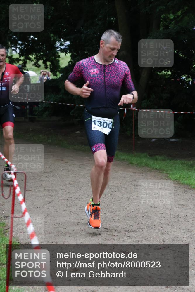 21.06.2025 - 27. Vierlanden-Triathlon Lena Gebhardt http://msf.ph/oto/8000523 15.06.2025 14:02:47 Laufen 101, 202, 1300, 08 meine-sportfotos.de