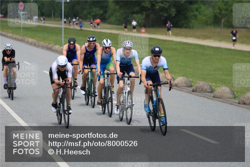 21.06.2025 - 27. Vierlanden-Triathlon H.Heesch http://msf.ph/oto/8000526 15.06.2025 12:34:32 Radfahren 891, 911, 944, 1009, 1010, 1011, 1012, 1013 meine-sportfotos.de