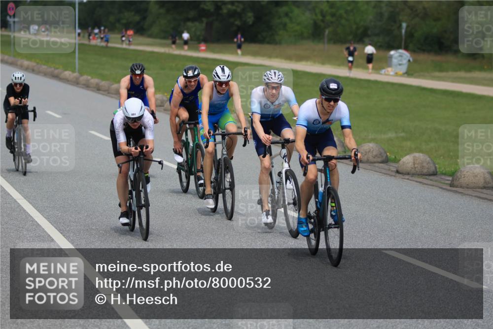 21.06.2025 - 27. Vierlanden-Triathlon H.Heesch http://msf.ph/oto/8000532 15.06.2025 12:34:32 Radfahren 891, 911, 944, 1009, 1010, 1011, 1012, 1013 meine-sportfotos.de