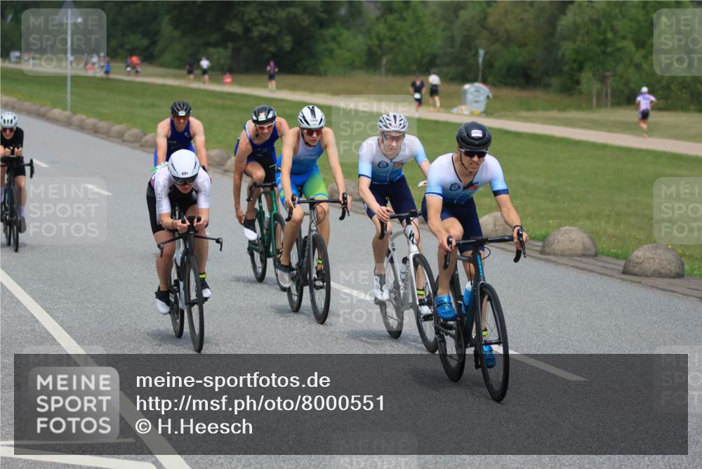 21.06.2025 - 27. Vierlanden-Triathlon H.Heesch http://msf.ph/oto/8000551 15.06.2025 12:34:33 Radfahren 891, 911, 944, 1009, 1010, 1011, 1012, 1013 meine-sportfotos.de
