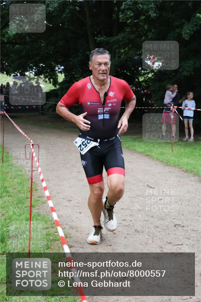 21.06.2025 - 27. Vierlanden-Triathlon Lena Gebhardt http://msf.ph/oto/8000557 15.06.2025 14:02:49 Laufen 252, 2025 meine-sportfotos.de