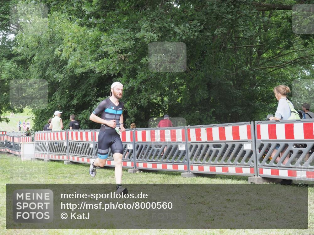 21.06.2025 - 27. Vierlanden-Triathlon KatJ http://msf.ph/oto/8000560 15.06.2025 12:54:22 Ziel 757, 999, 1000, 1001, 1003 meine-sportfotos.de