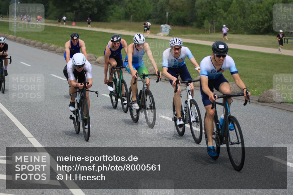 21.06.2025 - 27. Vierlanden-Triathlon H.Heesch http://msf.ph/oto/8000561 15.06.2025 12:34:33 Radfahren 891, 911, 944, 1009, 1010, 1011, 1012, 1013 meine-sportfotos.de