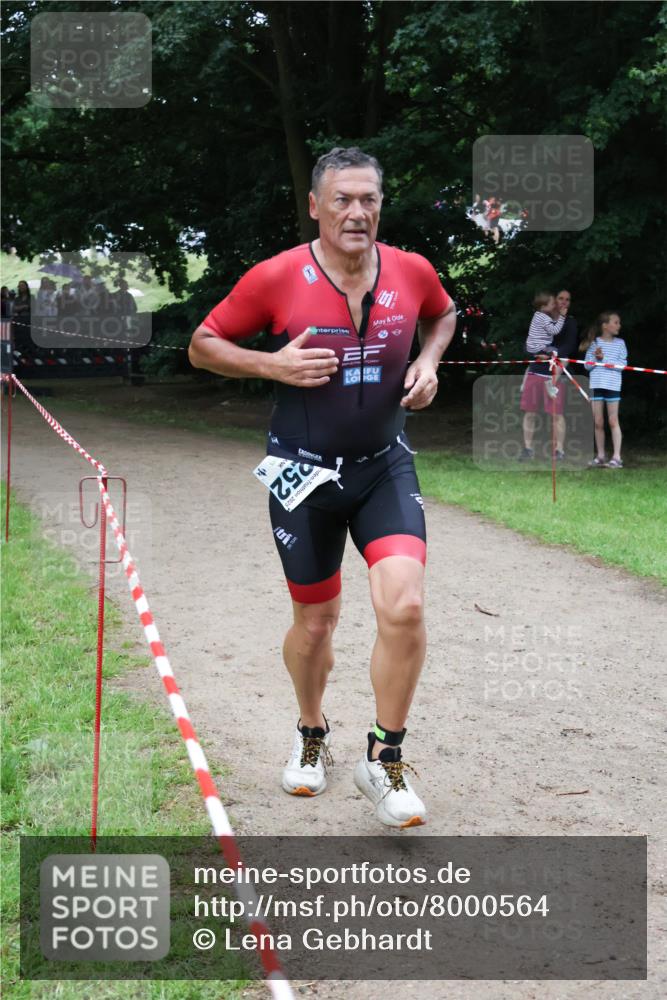 21.06.2025 - 27. Vierlanden-Triathlon Lena Gebhardt http://msf.ph/oto/8000564 15.06.2025 14:02:49 Laufen 252, 2025 meine-sportfotos.de