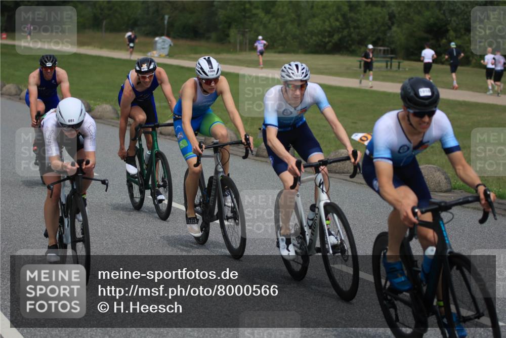 21.06.2025 - 27. Vierlanden-Triathlon H.Heesch http://msf.ph/oto/8000566 15.06.2025 12:34:33 Radfahren 891, 911, 944, 1009, 1010, 1011, 1012, 1013 meine-sportfotos.de