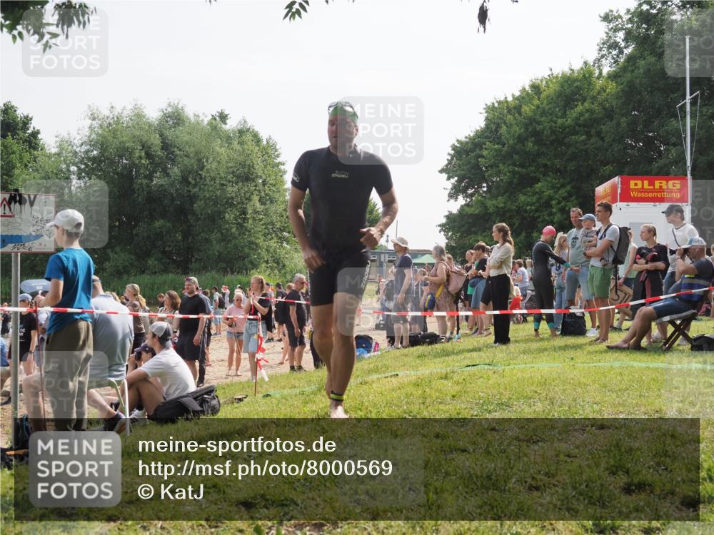 15.06.2025 - 27. Vierlanden-Triathlon KatJ http://msf.ph/oto/8000569 15.06.2025 09:57:16 Schwimmen 263, 296, 343, 1399 meine-sportfotos.de