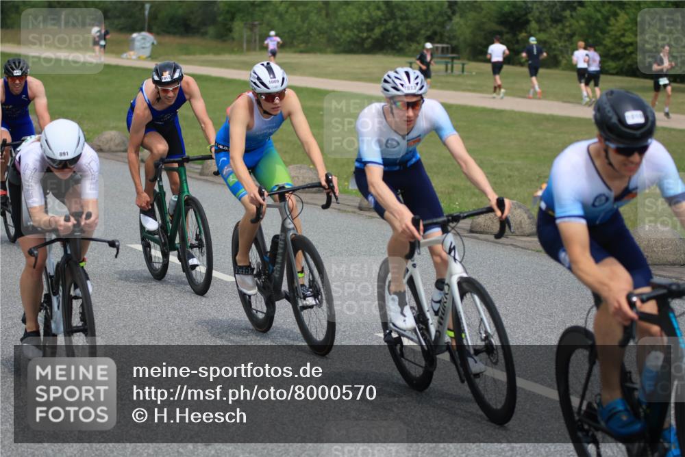 21.06.2025 - 27. Vierlanden-Triathlon H.Heesch http://msf.ph/oto/8000570 15.06.2025 12:34:33 Radfahren 891, 911, 944, 1009, 1010, 1011, 1012, 1013 meine-sportfotos.de
