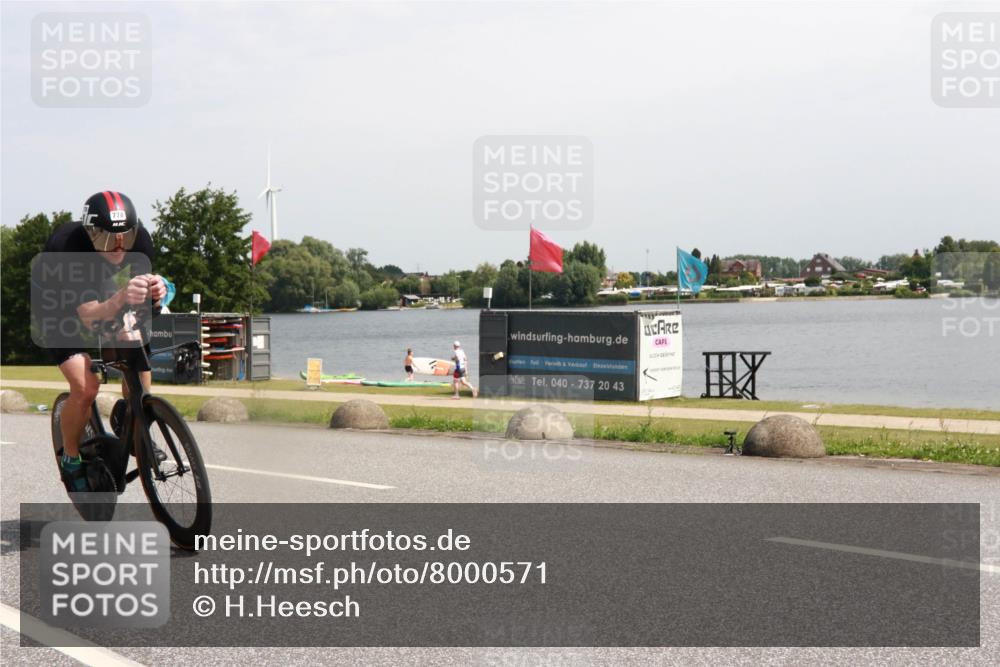 21.06.2025 - 27. Vierlanden-Triathlon H.Heesch http://msf.ph/oto/8000571 15.06.2025 11:41:13 Radfahren 715, 778, 867, 884 meine-sportfotos.de