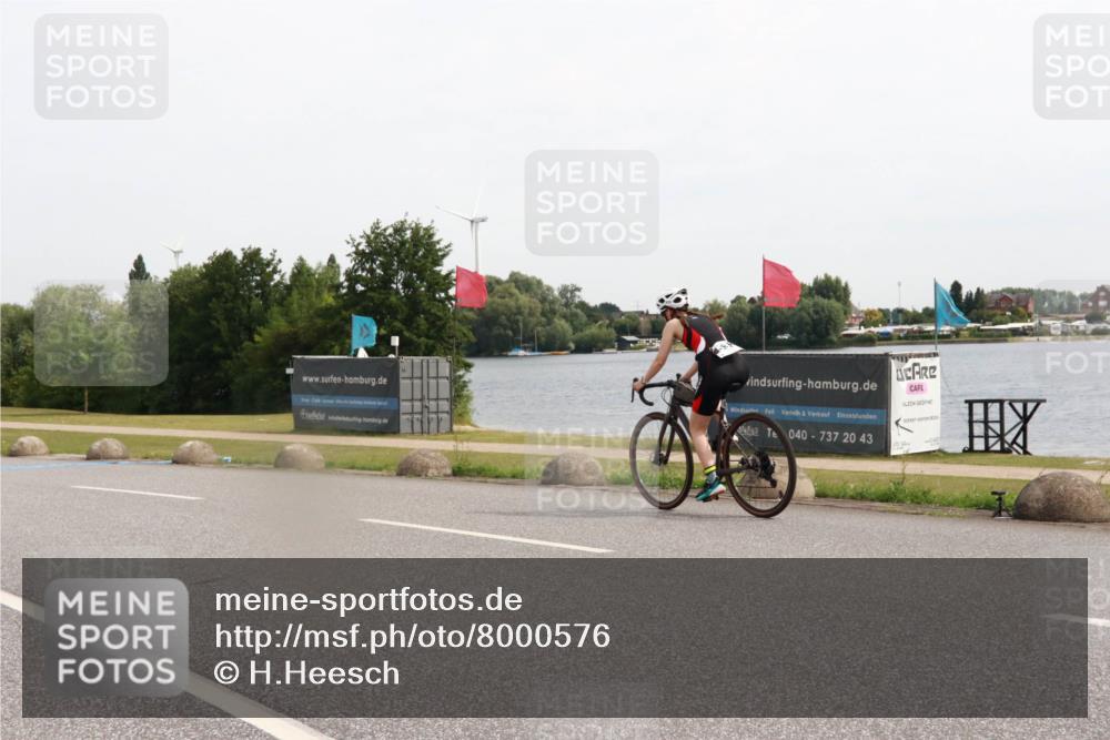 15.06.2025 - 27. Vierlanden-Triathlon H.Heesch http://msf.ph/oto/8000576 15.06.2025 10:27:53 Radfahren 49, 100, 505, 529, 533, 552 meine-sportfotos.de