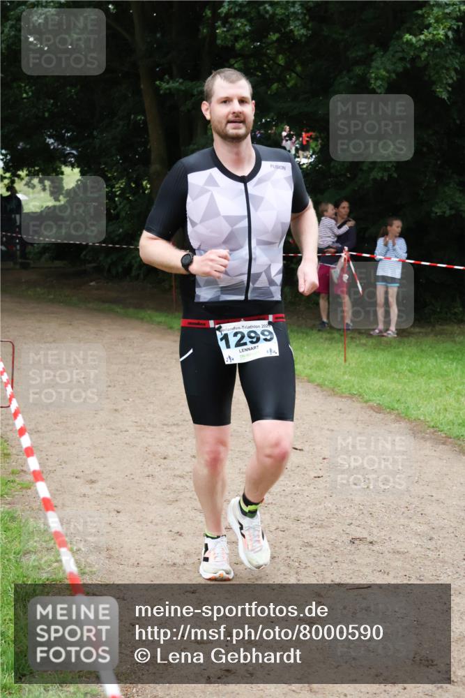 21.06.2025 - 27. Vierlanden-Triathlon Lena Gebhardt http://msf.ph/oto/8000590 15.06.2025 14:02:57 Laufen 202, 1299 meine-sportfotos.de