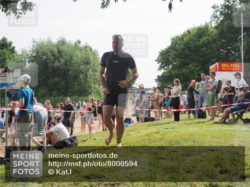 15.06.2025 - 27. Vierlanden-Triathlon KatJ http://msf.ph/oto/8000594 15.06.2025 09:57:16 Schwimmen 263, 296, 343, 1399 meine-sportfotos.de