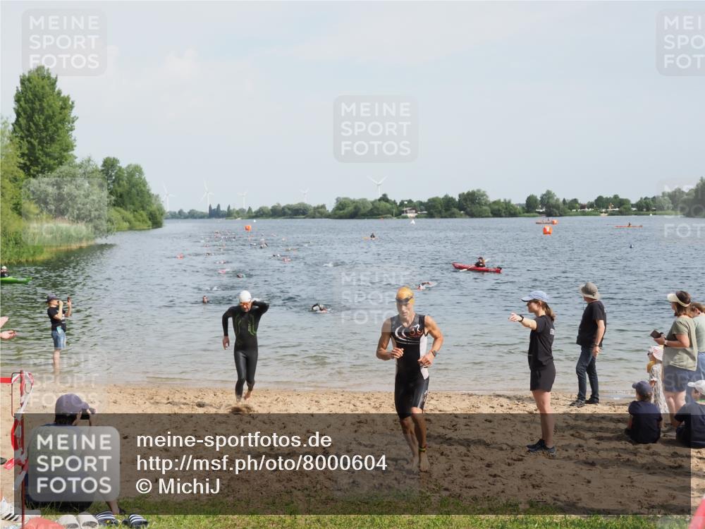 21.06.2025 - 27. Vierlanden-Triathlon MichiJ http://msf.ph/oto/8000604 15.06.2026 10:03:56 Schwimmen 415, 427, 436, 1398 meine-sportfotos.de