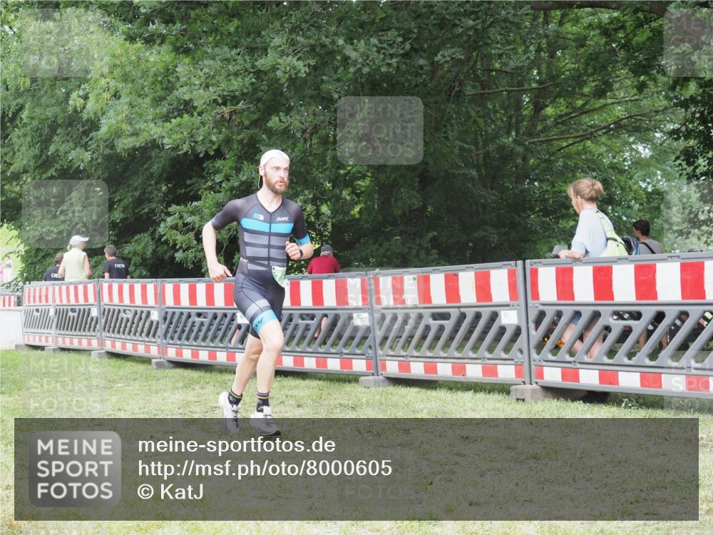 21.06.2025 - 27. Vierlanden-Triathlon KatJ http://msf.ph/oto/8000605 15.06.2025 12:54:22 Ziel 757, 999, 1000, 1001, 1003 meine-sportfotos.de