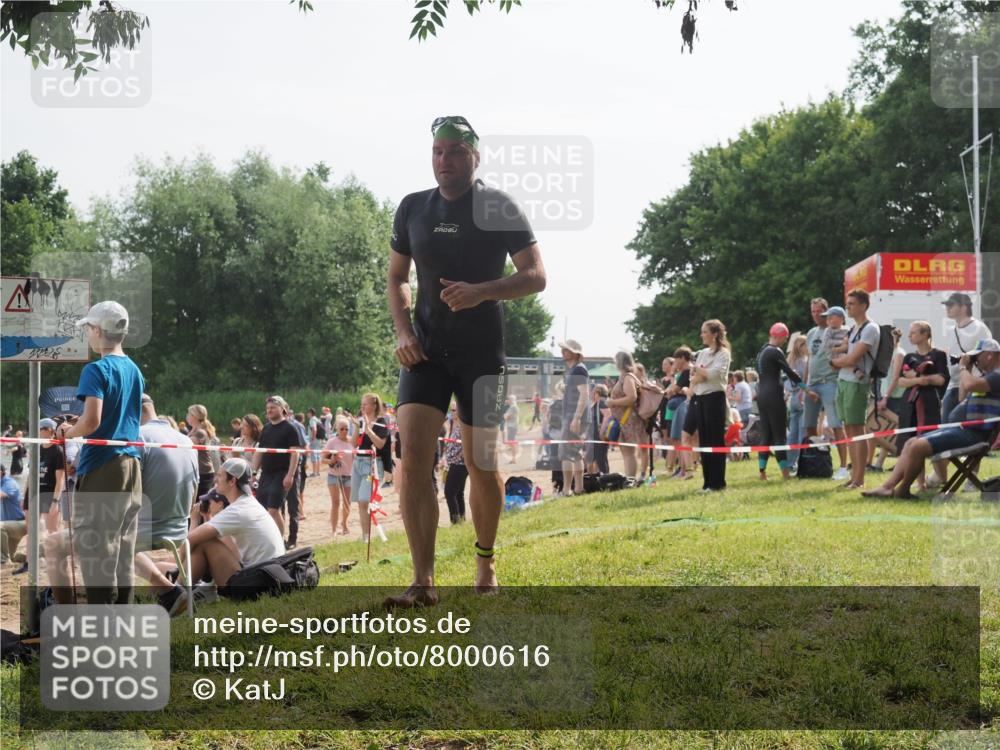 15.06.2025 - 27. Vierlanden-Triathlon KatJ http://msf.ph/oto/8000616 15.06.2025 09:57:16 Schwimmen 263, 296, 343, 1399 meine-sportfotos.de