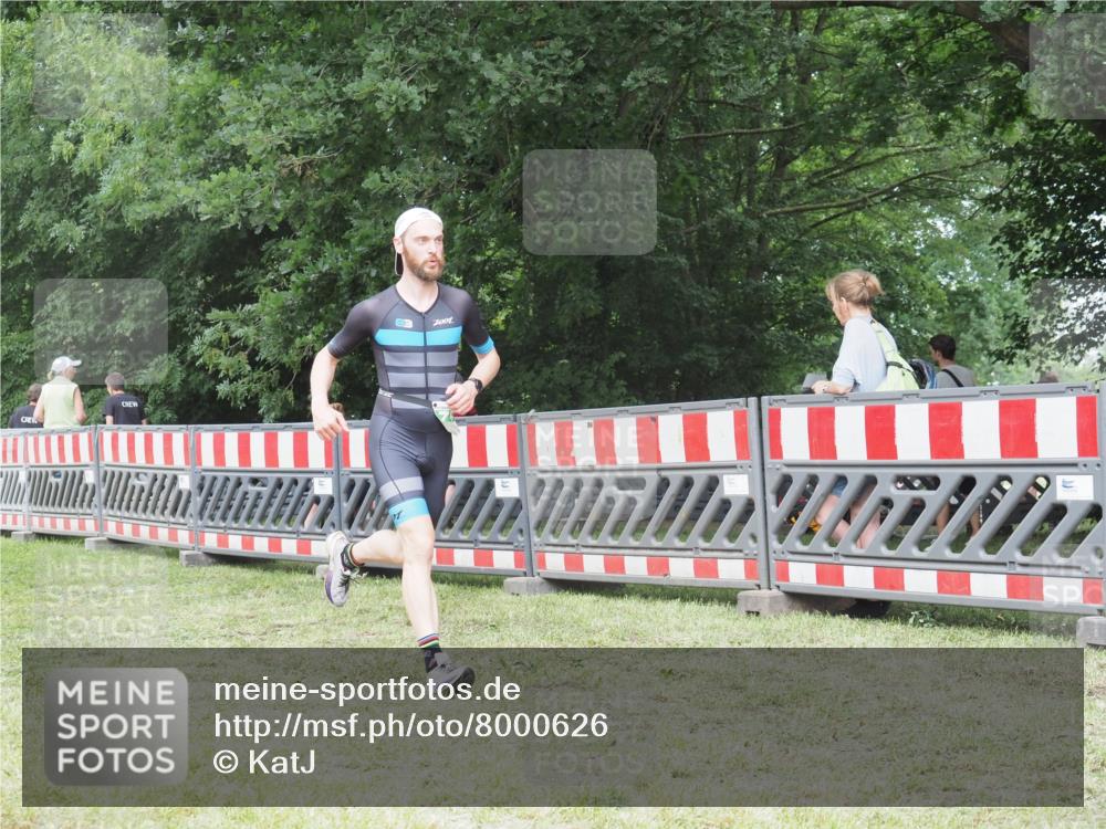 21.06.2025 - 27. Vierlanden-Triathlon KatJ http://msf.ph/oto/8000626 15.06.2025 12:54:23 Ziel 757, 999, 1000, 1001, 1003 meine-sportfotos.de