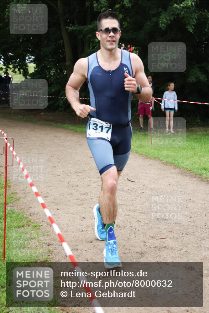 21.06.2025 - 27. Vierlanden-Triathlon Lena Gebhardt http://msf.ph/oto/8000632 15.06.2025 14:03:09 Laufen 1317 meine-sportfotos.de