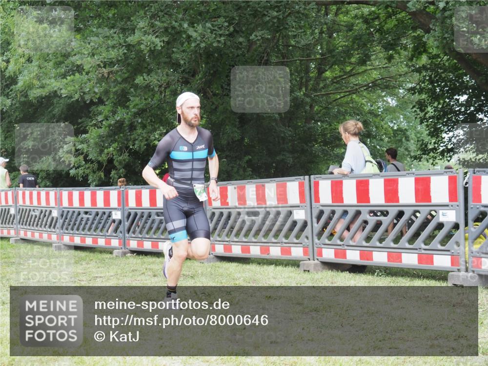 21.06.2025 - 27. Vierlanden-Triathlon KatJ http://msf.ph/oto/8000646 15.06.2025 12:54:23 Ziel 757, 999, 1000, 1001, 1003 meine-sportfotos.de