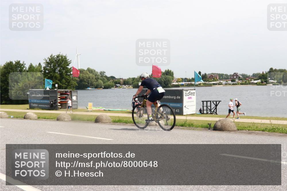 21.06.2025 - 27. Vierlanden-Triathlon H.Heesch http://msf.ph/oto/8000648 15.06.2025 11:41:54 Radfahren 646, 701 meine-sportfotos.de