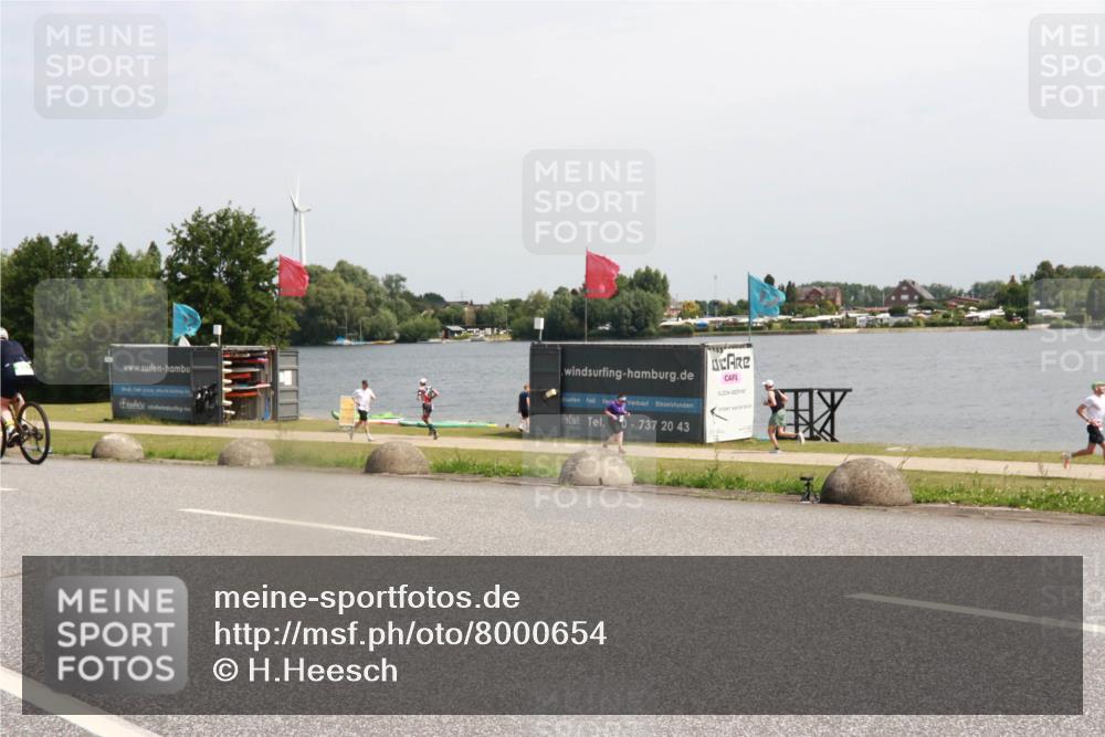 15.06.2025 - 27. Vierlanden-Triathlon H.Heesch http://msf.ph/oto/8000654 15.06.2025 11:41:56 Radfahren 646, 937 meine-sportfotos.de