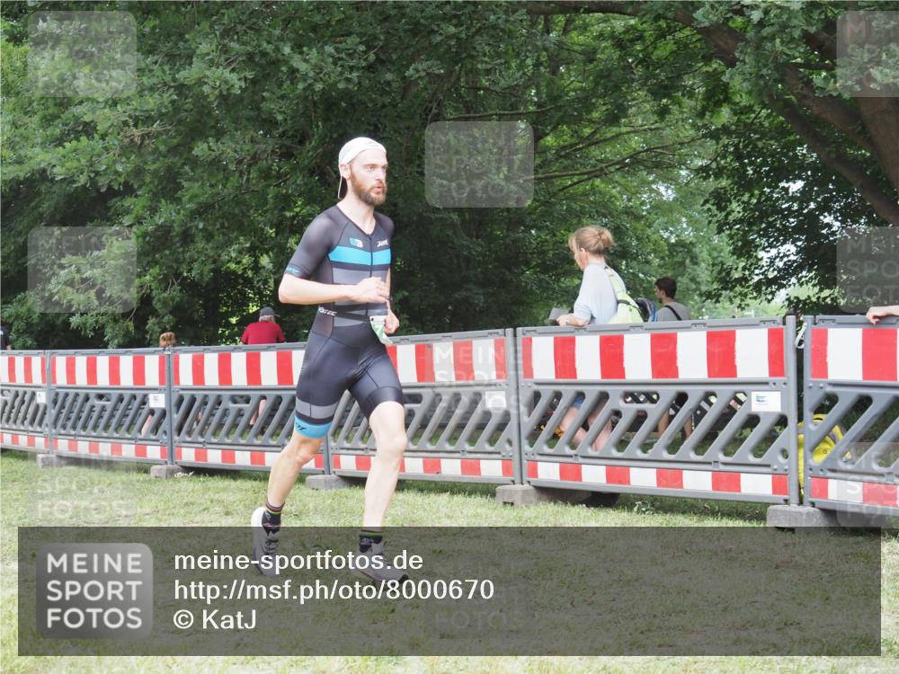 21.06.2025 - 27. Vierlanden-Triathlon KatJ http://msf.ph/oto/8000670 15.06.2025 12:54:23 Ziel 757, 999, 1000, 1001, 1003 meine-sportfotos.de