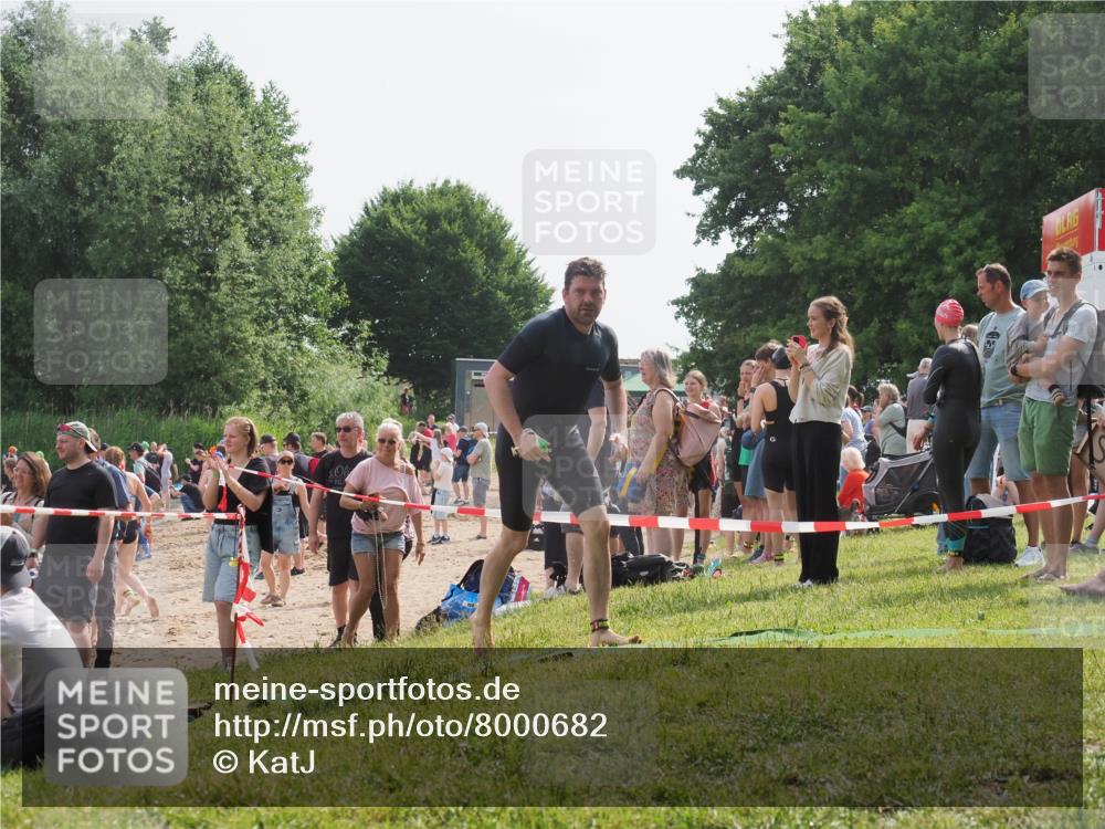 15.06.2025 - 27. Vierlanden-Triathlon KatJ http://msf.ph/oto/8000682 15.06.2025 09:57:19 Schwimmen 263, 293, 296, 343 meine-sportfotos.de